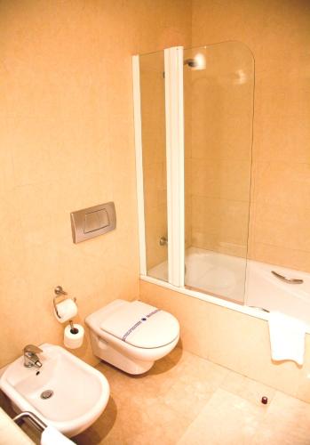 Habitación Cuádruple del hotel Mediterraneo. Foto 4