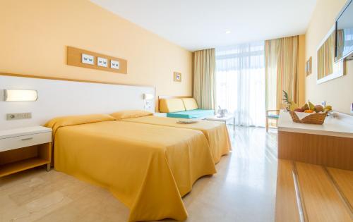 Habitación Cuádruple del hotel Mediterraneo. Foto 7