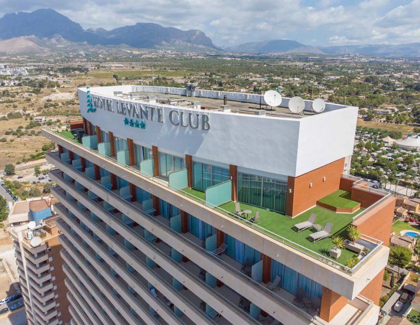 Habitación triple Balcón o Terraza Vista ciudad Grand del hotel BCL Levante Club and Spa - Only Adults. Foto 8
