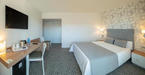 Habitación Doble Estándar con Terraza del hotel RH Corona del Mar. Foto 1