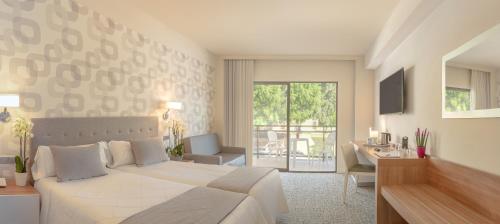 Habitación Superior con terraza - 2 camas del hotel RH Corona del Mar. Foto 3