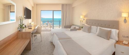 Habitación doble Vista Mar Sofá Cama incluido 2 Camas individuales del hotel RH Corona del Mar. Foto 1