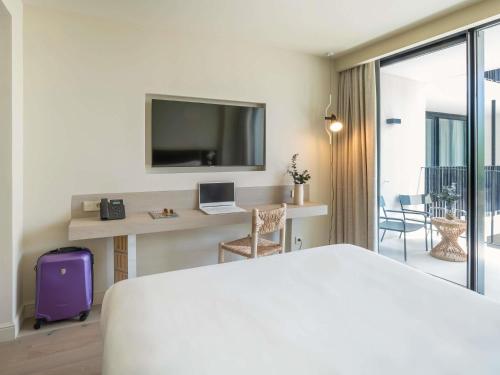 Habitación Doble Estándar con Terraza del hotel Mercure Benidorm. Foto 1