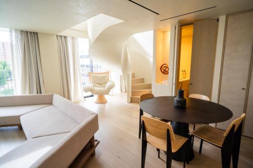 Dúplex con terraza grande - Cama extragrande del hotel Mercure Benidorm. Foto 1