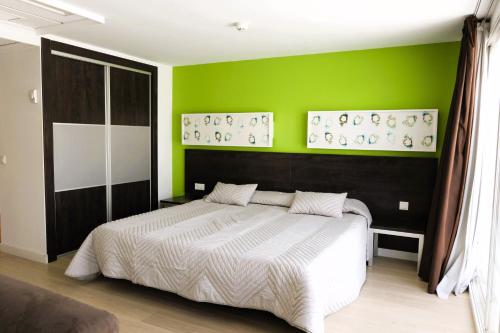 Habitación Triple con balcón del hotel Sol y Sombra. Foto 7