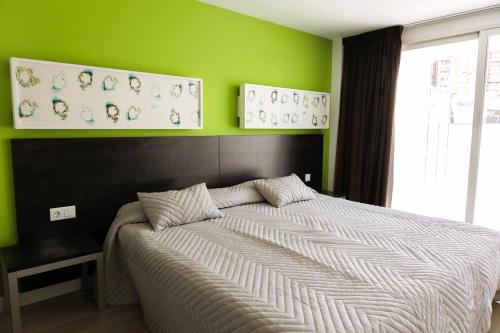 Habitación Cuádruple con terraza del hotel Sol y Sombra. Foto 4