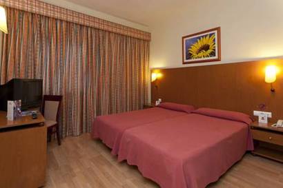 Habitación doble 2 camas del hotel Avenida. Foto 1