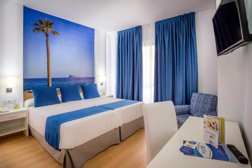 Habitación Doble con balcón del hotel Avenida. Foto 4