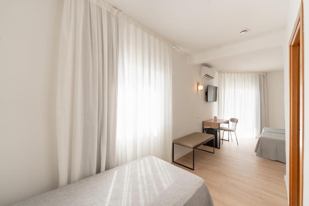 Habitación triple del hotel RH Sol. Foto 1