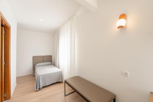 Habitación Triple con terraza del hotel RH Sol. Foto 3