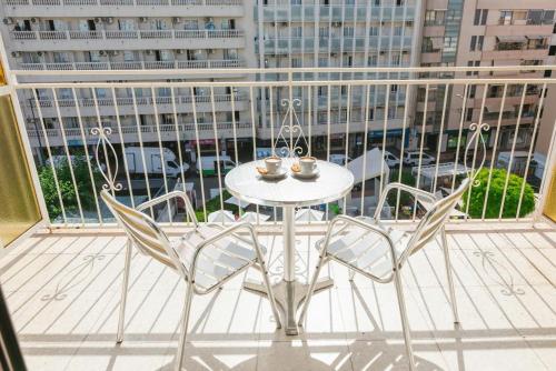 Habitación Doble con vistas a la piscina del hotel Port Vista Oro. Foto 6