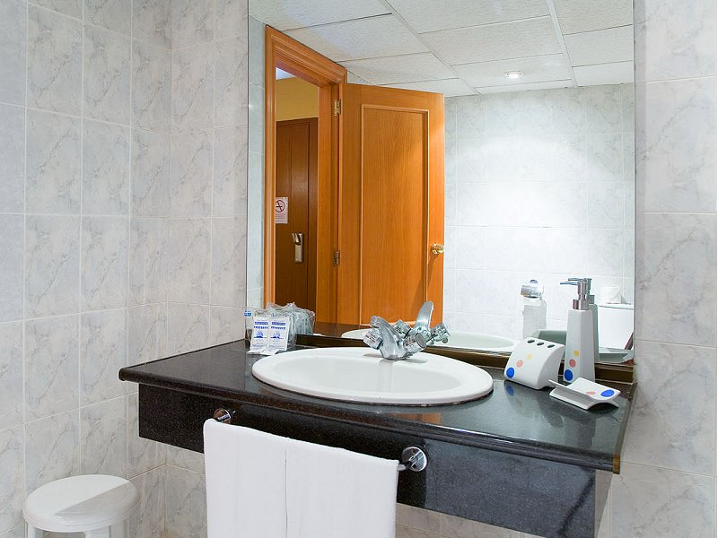 Habitación doble Master del hotel Villa España. Foto 3