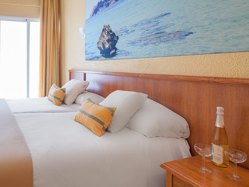 Habitación familiar Master del hotel Villa España. Foto 3