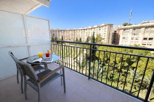 Habitación doble Vista Jardín Balcón o Terraza 3 camas individuales del hotel Prince Park