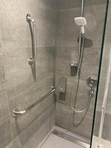 Habitación Doble sin balcón - 1 o 2 camas - Adaptada para personas con discapacidad del hotel Madeira Centro. Foto 4