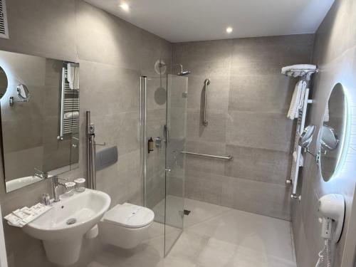 Habitación Doble sin balcón - 1 o 2 camas - Adaptada para personas con discapacidad del hotel Madeira Centro. Foto 7