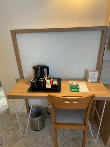 Habitación Doble sin balcón - 1 o 2 camas - Adaptada para personas con discapacidad del hotel Madeira Centro. Foto 8