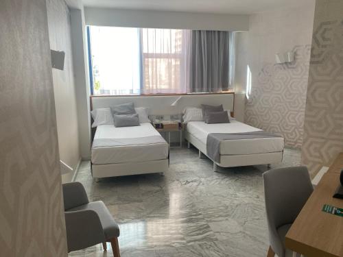Habitación Doble sin balcón - 1 o 2 camas - Adaptada para personas con discapacidad del hotel Madeira Centro. Foto 11