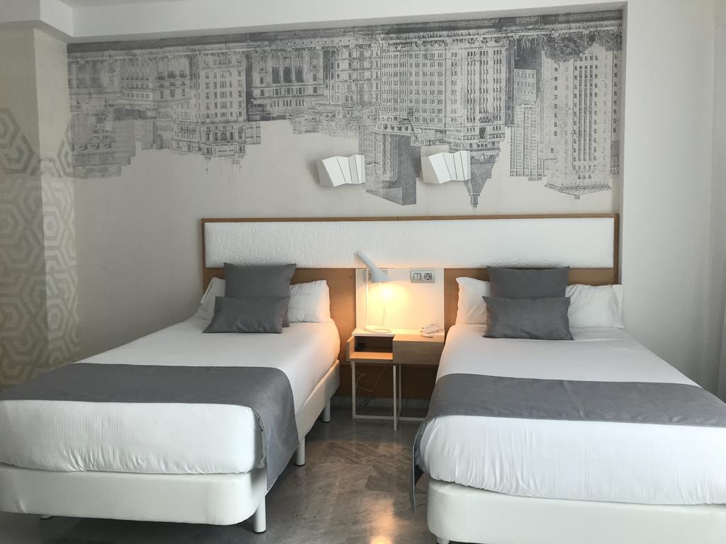 HABITACIÓN SIN BALCÓN SUPERIOR del hotel Madeira Centro