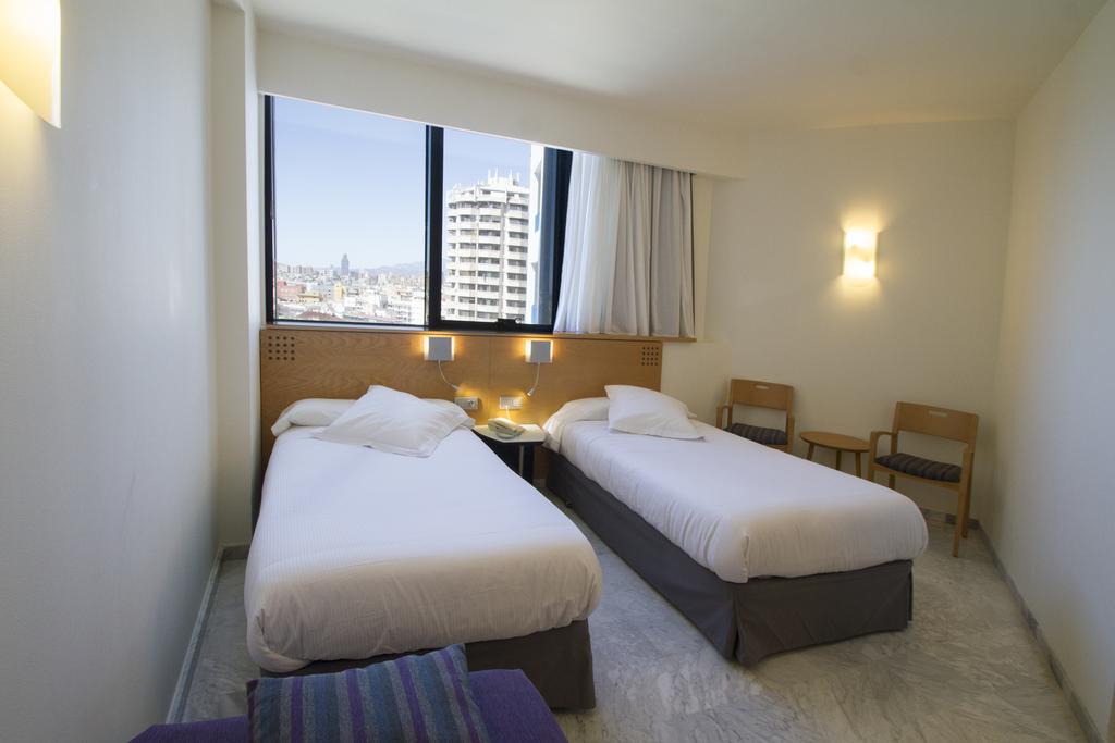 HABITACIÓN SIN BALCÓN BÁSICA del hotel Madeira Centro