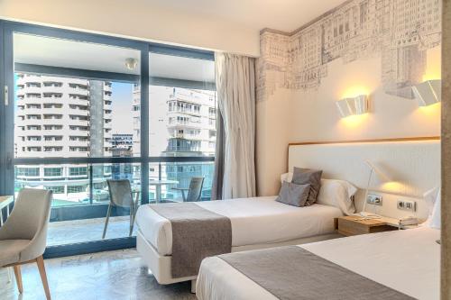 Habitación Doble Premium con terraza del hotel Madeira Centro. Foto 8