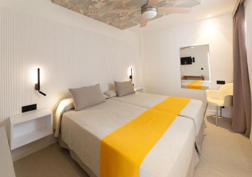 Habitación Cuádruple del hotel Oasis Plaza. Foto 3