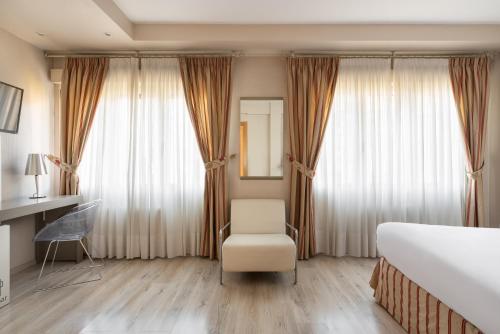 Habitación Estándar - 1 cama grande del hotel Almirante Bonifaz. Foto 4
