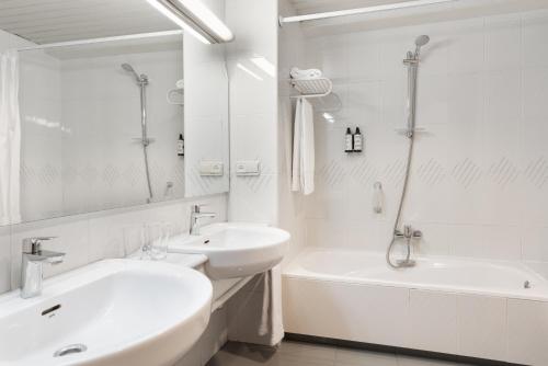 Habitación Triple Estándar del hotel Almirante Bonifaz. Foto 3