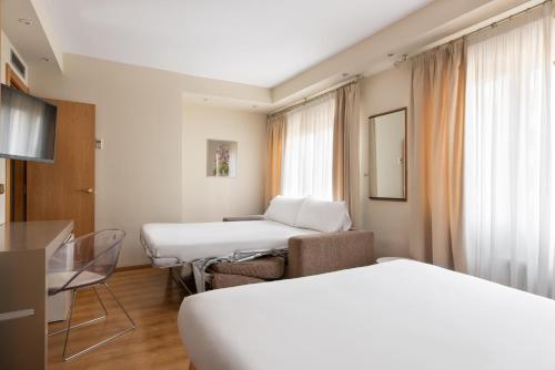 Habitación Familiar Estándar del hotel Almirante Bonifaz. Foto 1