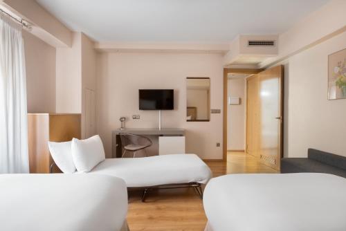 Habitación Familiar del hotel Almirante Bonifaz. Foto 1