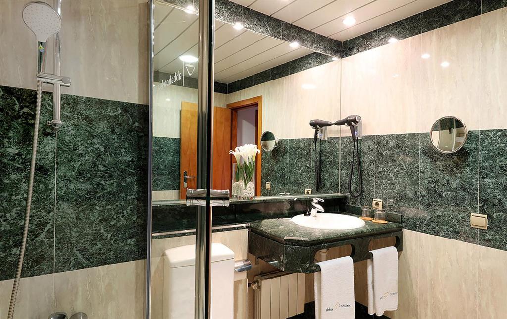 Habitación triple del hotel Abba Burgos. Foto 3