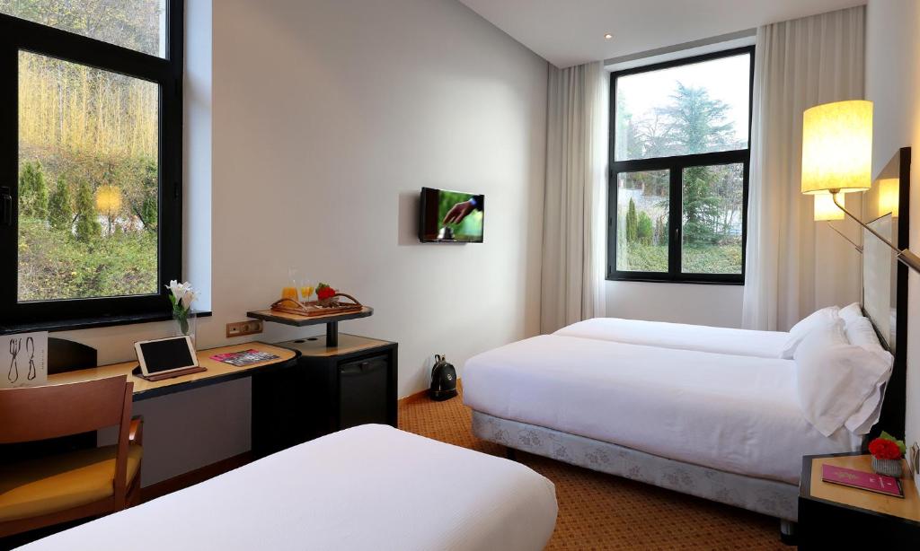 Habitación triple del hotel Abba Burgos. Foto 4