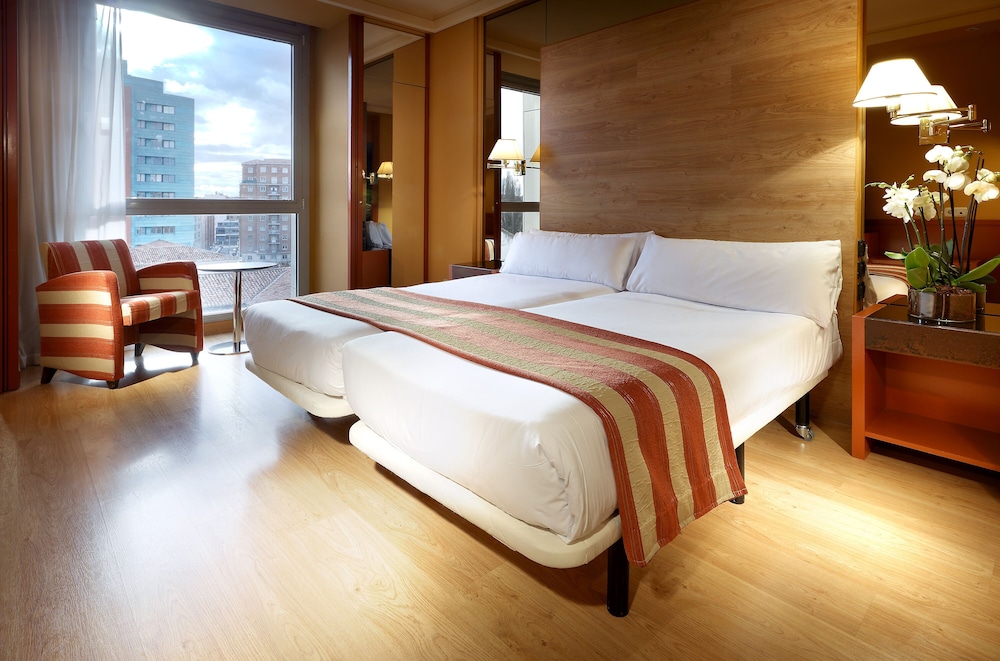 Habitación estándar con 1 cama doble o 2 individuales del hotel B&B HOTEL Burgos. Foto 1