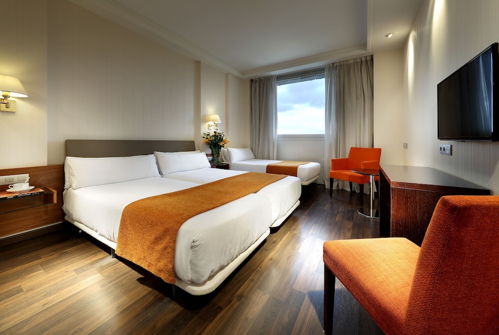 Habitación triple del hotel B&B HOTEL Burgos