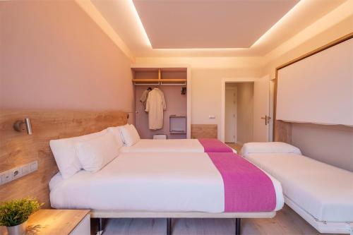 Habitación Triple del hotel Ciudad De Burgos. Foto 5