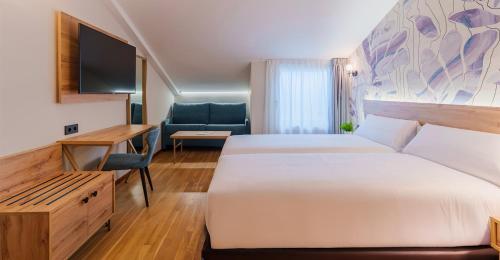Habitación Familiar del hotel Ciudad De Burgos. Foto 2