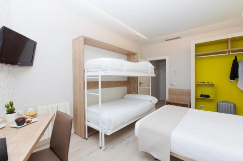 Habitación Cuádruple del hotel Ciudad De Burgos. Foto 1