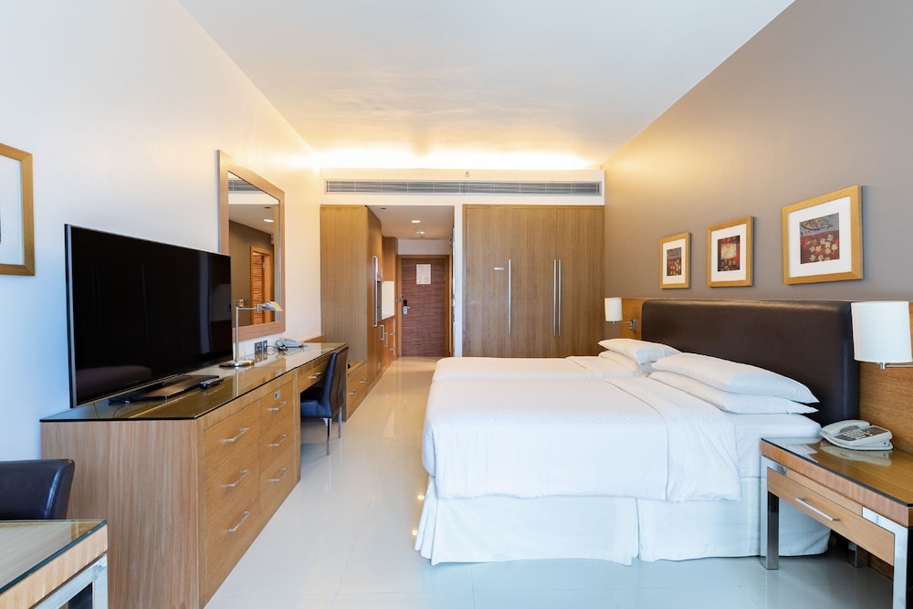 Habitación clásica, 2 camas individuales del hotel Four Points by Sheraton Bur Dubai. Foto 3