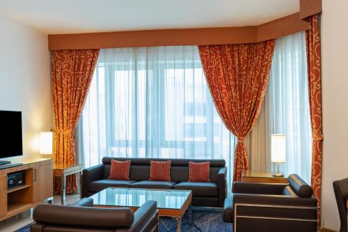 1 Bedroom Suite, 1 King with complimentary shuttle service to Dubai Mall & Kite Beach del hotel Four Points by Sheraton Bur Dubai. Foto 15
