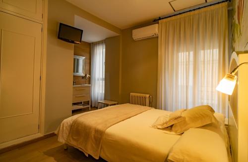 Habitación Individual del hotel Alfonso Ix. Foto 1