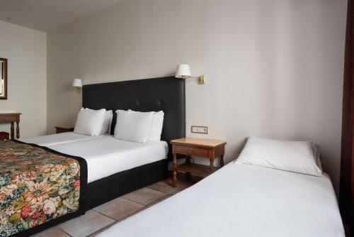 Habitación Doble con Cama supletoria del hotel Dorma Alfonso VIII. Foto 1