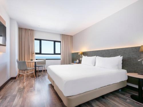 Habitación Premium con vistas al mar del hotel Cadiz Paseo del Mar Affiliated By Meliá. Foto 1