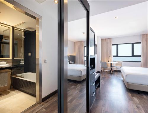 Habitación Premium con vistas al mar del hotel Cadiz Paseo del Mar Affiliated By Meliá. Foto 4