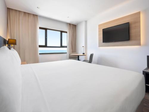 Habitación Superior con vistas al mar del hotel Cadiz Paseo del Mar Affiliated By Meliá. Foto 2