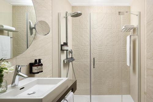 Habitación Estándar de estilo nuevo con terraza del hotel Nh Avenida Jerez. Foto 3