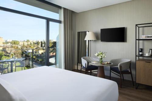 Habitación Superior de estilo nuevo con terraza del hotel Nh Avenida Jerez. Foto 1