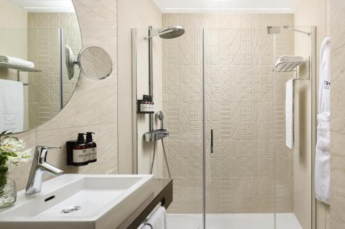 Habitación Superior de estilo nuevo con terraza del hotel Nh Avenida Jerez. Foto 3