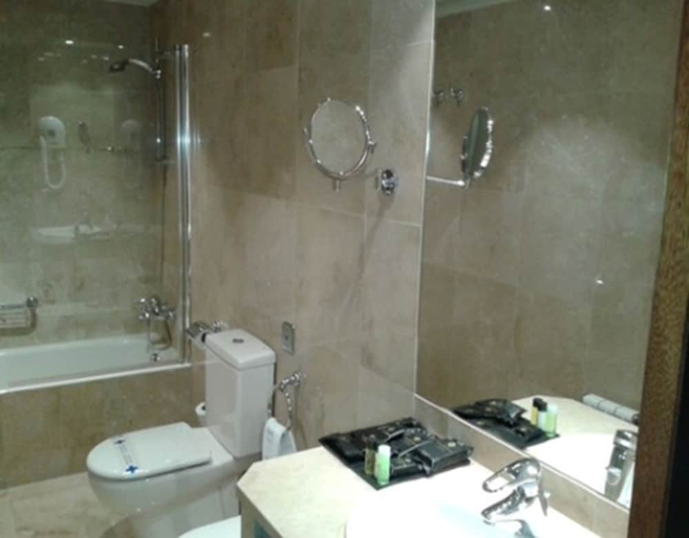 Habitación triple del hotel Bahia. Foto 5