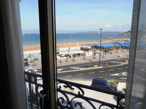 Habitación Doble con vistas al mar - 1 o 2 camas del hotel Gran Hotel Sardinero. Foto 3