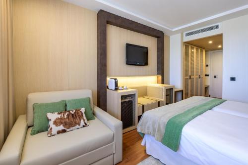 Habitación Triple Deluxe del hotel Santemar. Foto 3